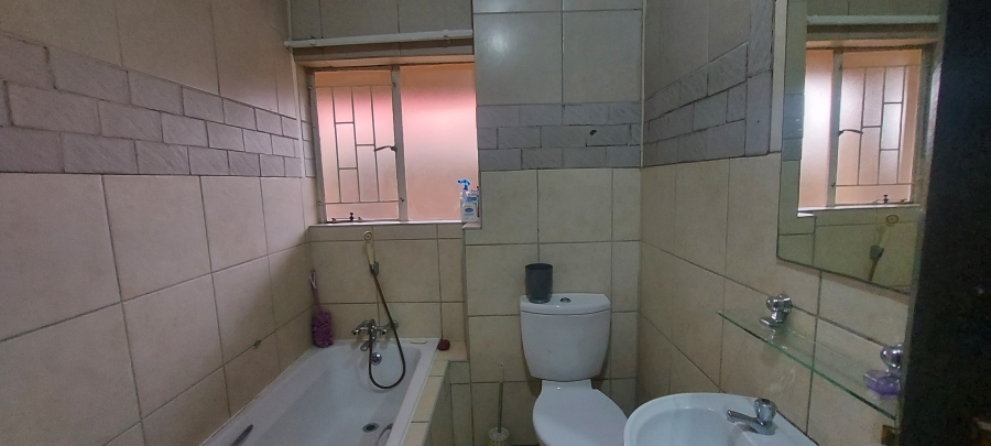 2 Bedroom Property for Sale in Oos Einde North West